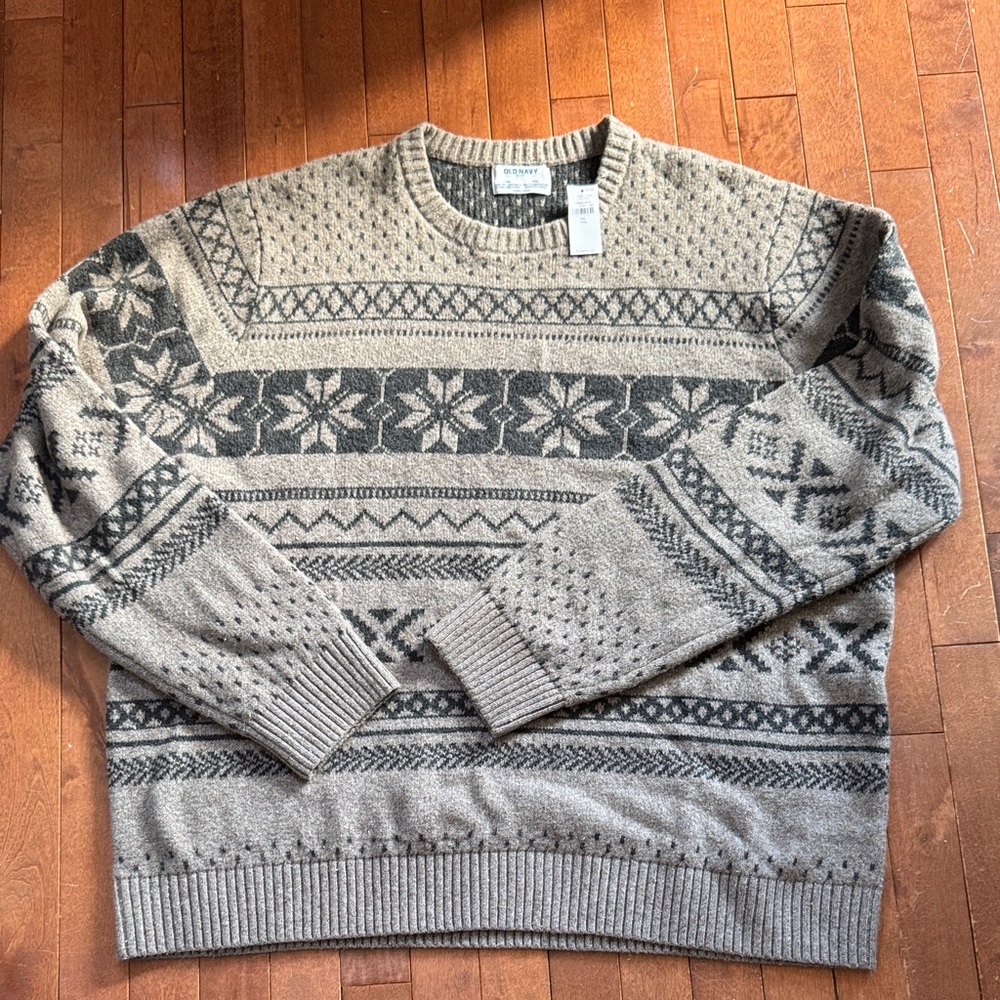 Old Navy Men's Beige and Charcoal Patterned Crewneck Sweater